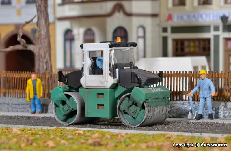 11502 - Bomag Roller (Ho Scale) 1