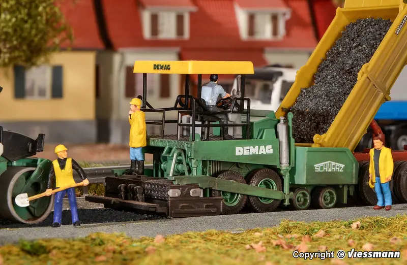 11658 - Demag Df120p Road Surfacer (Ho Scale) 1