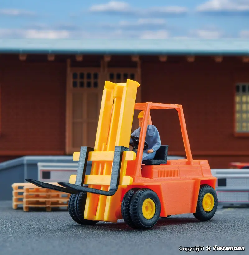 11754 - Steinbock Forklift (Ho Scale) 1