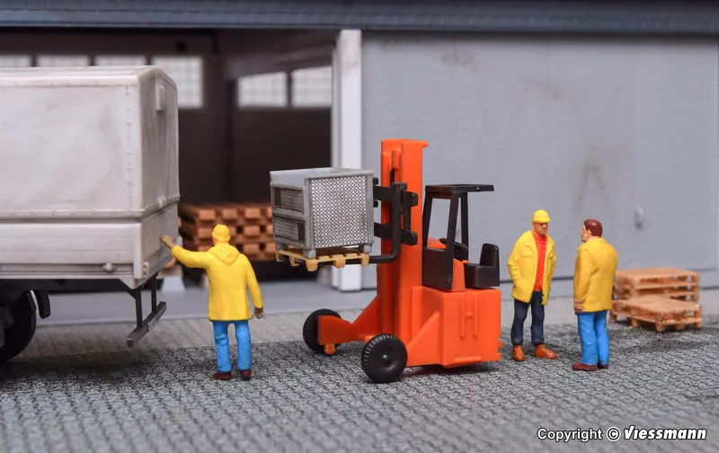 11756 - Truck Mounted Forklift (Ho Scale) 1