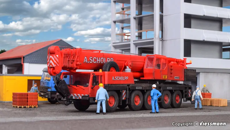 13001 - Mobile Crane (Ho Scale) 1