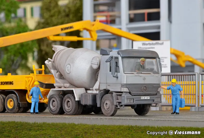 14062 - Actros Concrete Mixer Truck (Ho Scale) 1