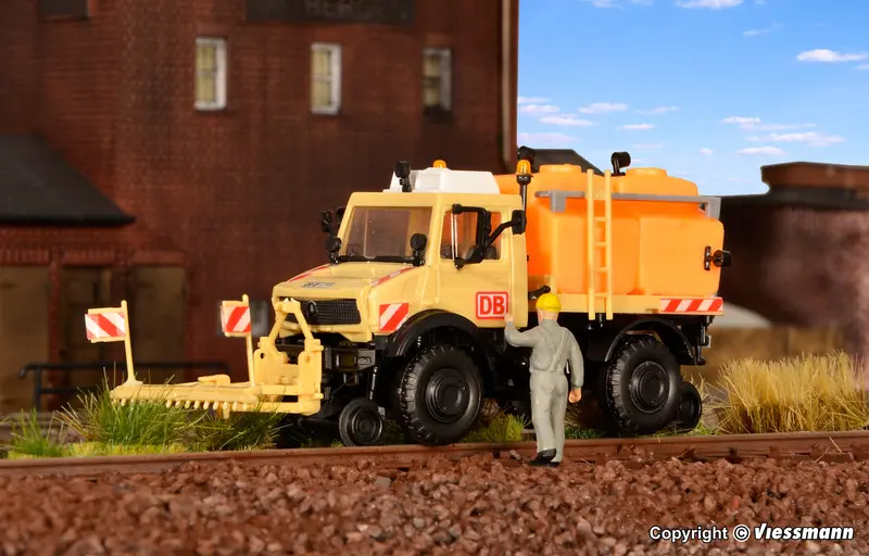 16303 - Two Way Unimog With Spray & Cleaning Device (Ho Scale) 1