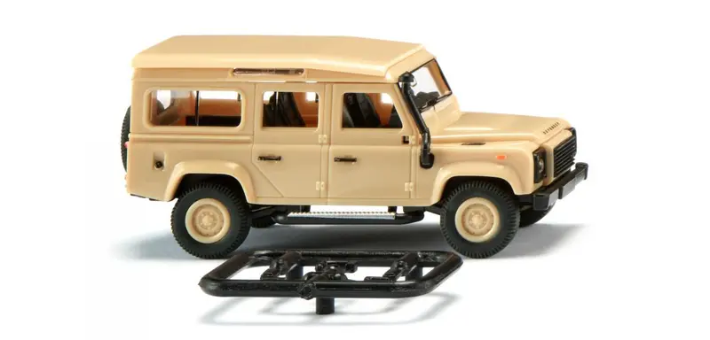 17010204 - Land Rover Defender 110 - Beige (Ho Scale) 1