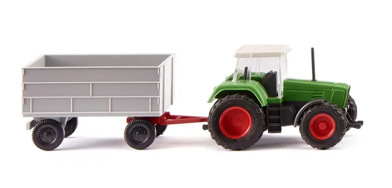 17096003 - Fendt Favorit With Trailer (N Scale) 1