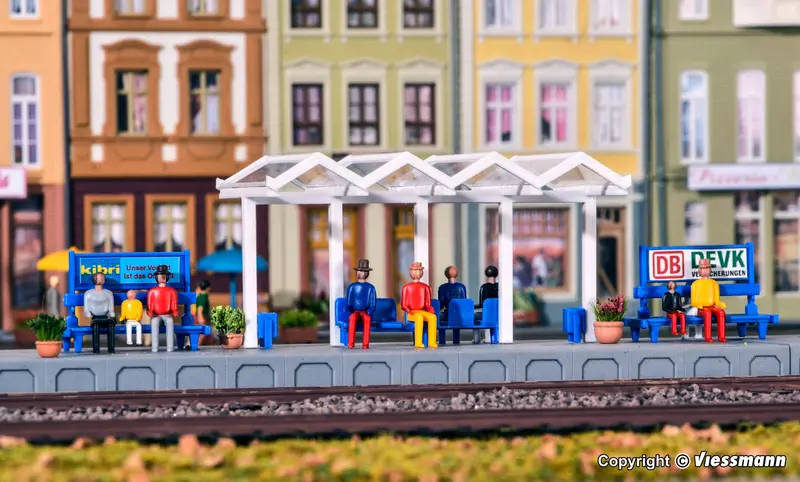 38114 - Figures - Sitting (Ho Scale) 1
