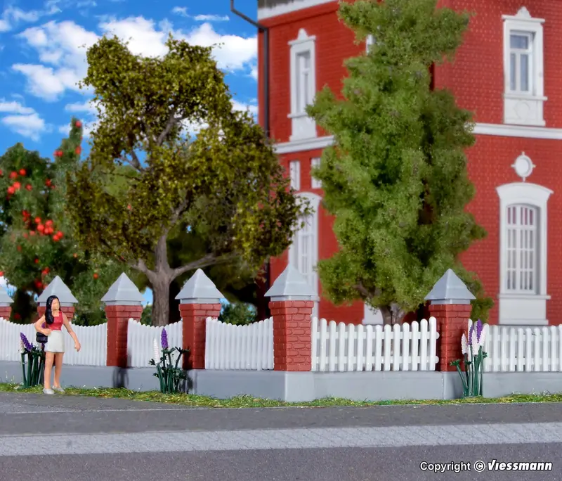 38630 - Wooden Fence Kit (Ho Scale) 1