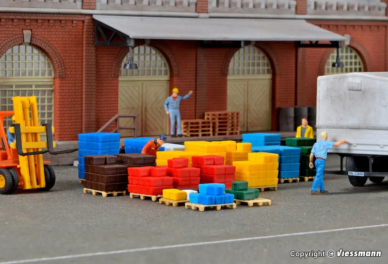 38662 - Beverage Crates On Pallets Kit (Ho Scale) 1