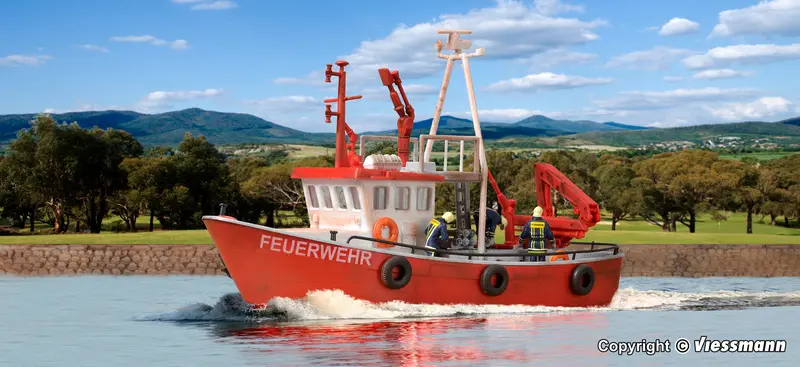 39154 - Fire Fighting Boat Kit (Ho Scale) 1