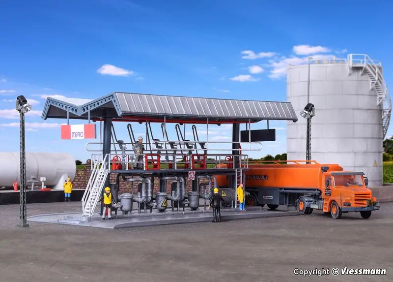 39834 - Miro Filling Station Kit With Scania Tanker Truck (Ho Scale) 1