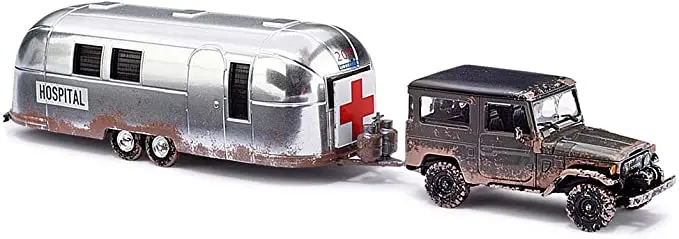 43011 - Toyota Land Cruiser - With Airstream Hospital (Ho Scale) 1
