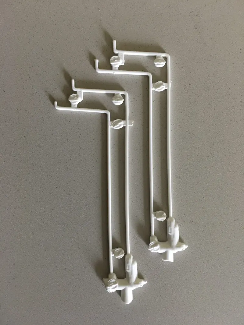 541-1116 - Downspouts - 5′ Overhang (Ho Scale) 1