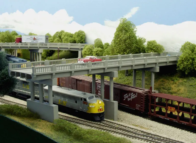 628-0153 - Early 150′ Highway Overpass Kit With Piers (N Scale) 1