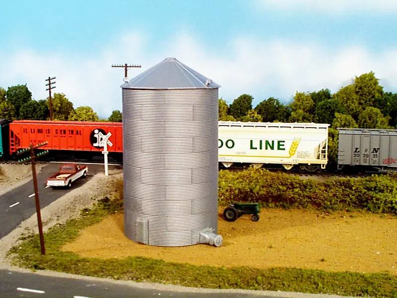 628-0305 - 44' Tall Corrugated Grain Bin (Ho Scale) 1