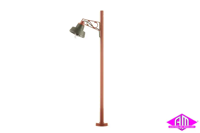 84021 - Wooden Mast Light, Pin Socket (Ho Scale) 1