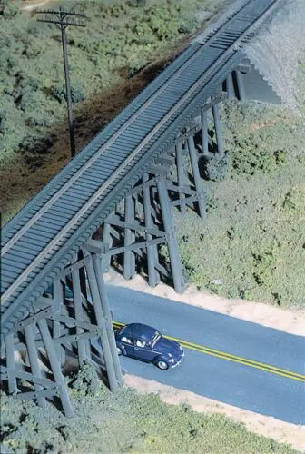 933-3147 - Wood Trestle With Steel Deck Girder Kit (Ho Scale) 1