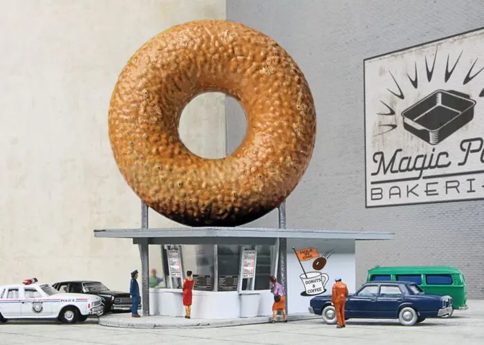 933-3835 - Hole-In-One Donut Shop Kit (N Scale) 1