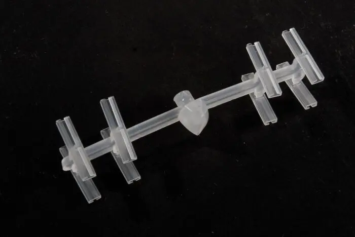 948-83104 - Insulated Rail Joiners 24Pc Code 83/100 (Ho Scale) 1