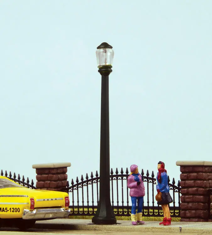 949-4305 - Concrete Column Street Light (Ho Scale) 1