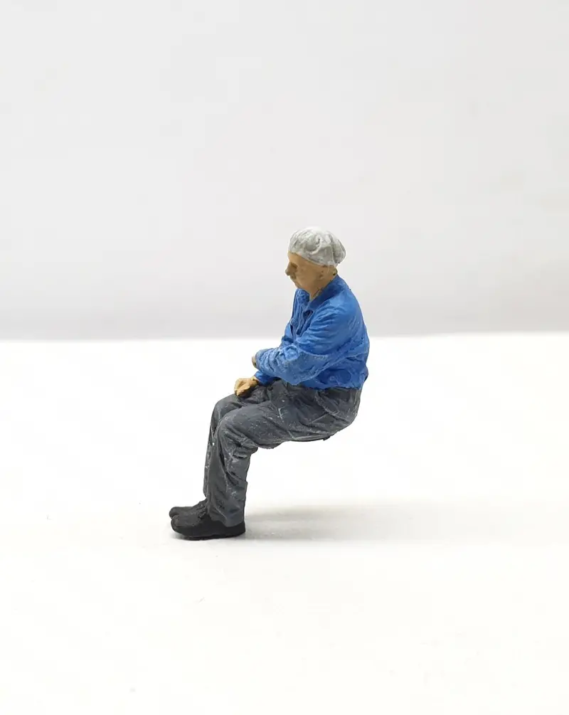 Aim-D26m-87 - Driver Seated (Ho Scale) 1