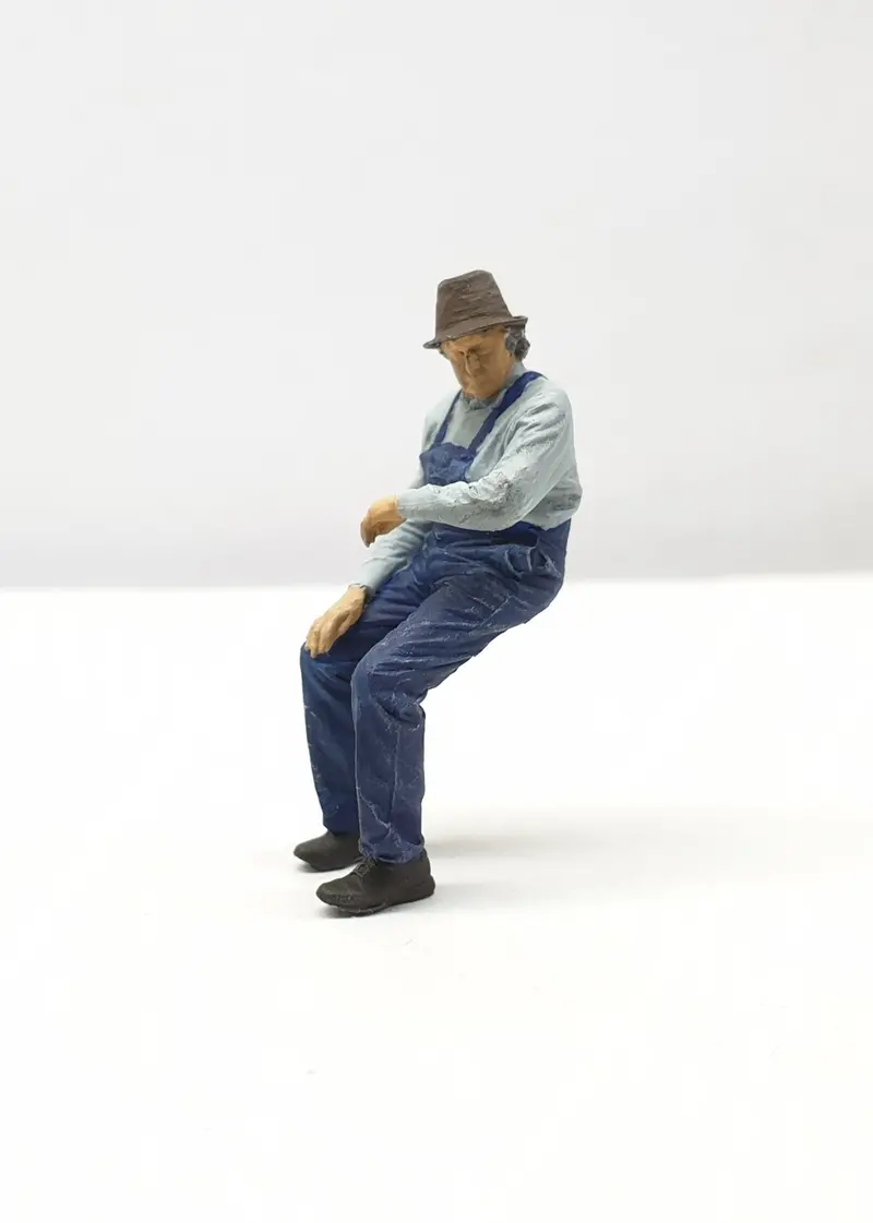 Aim-D27-87 - Driver Seated (Ho Scale) 1