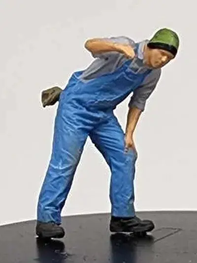 Aim-F14-87 - Z12 Class Fireman Looking Into Firebox (Ho Scale) 1