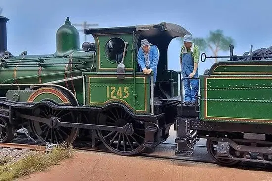 Aim-F15-87 - Z12 Class Fireman Leaning On Tender Handrail (Ho Scale) 1