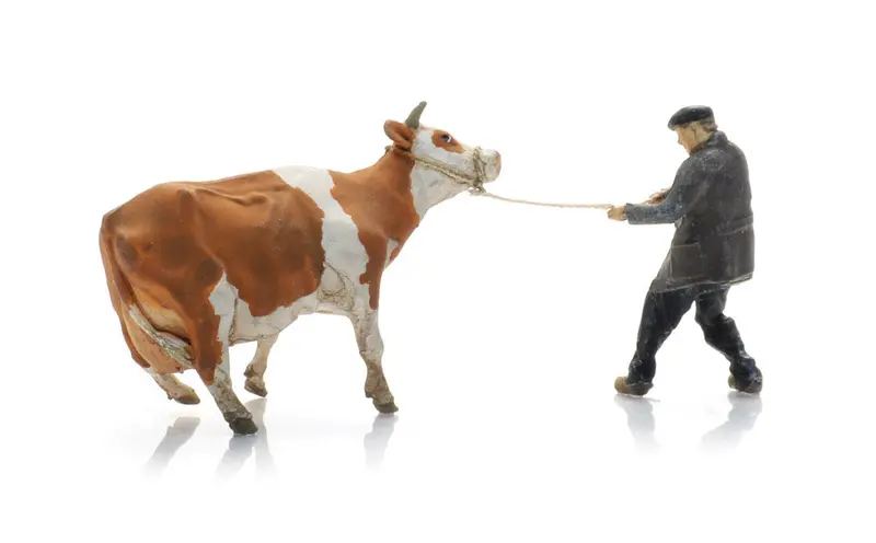 Artitec - Farmer With Obstinate Cow (Ho Scale) 1