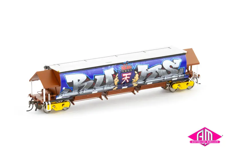 Bgkf Grain Hopper, Ssr Black/Faded Sra Red With Grain Lids & Graffiti, Xcs Bogies - Single Car (Ngh-81) Ho Scale 1