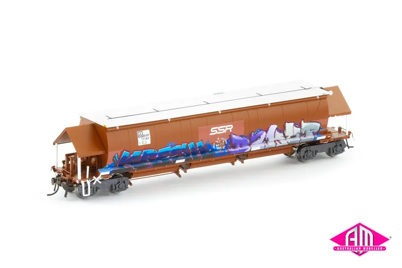 Bgkf Grain Hopper, Ssr Faded Sra Red With Grain Lids & Graffiti, Dca Bogies - Single Car (Ngh-71) Ho Scale 1