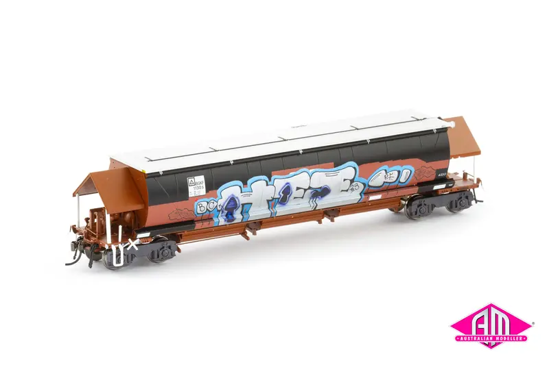Bgkf Grain Hopper, Ssr Faded Sra Red With Grain Lids & Graffiti, Dca Bogies - Single Car (Ngh-72) Ho Scale 1
