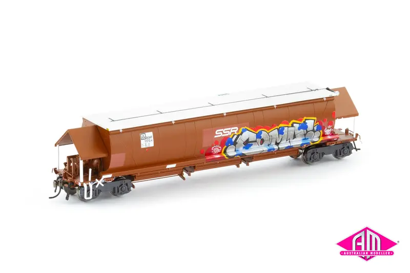 Bgkf Grain Hopper, Ssr Faded Sra Red With Grain Lids & Graffiti, Dca Bogies - Single Car (Ngh-74) Ho Scale 1