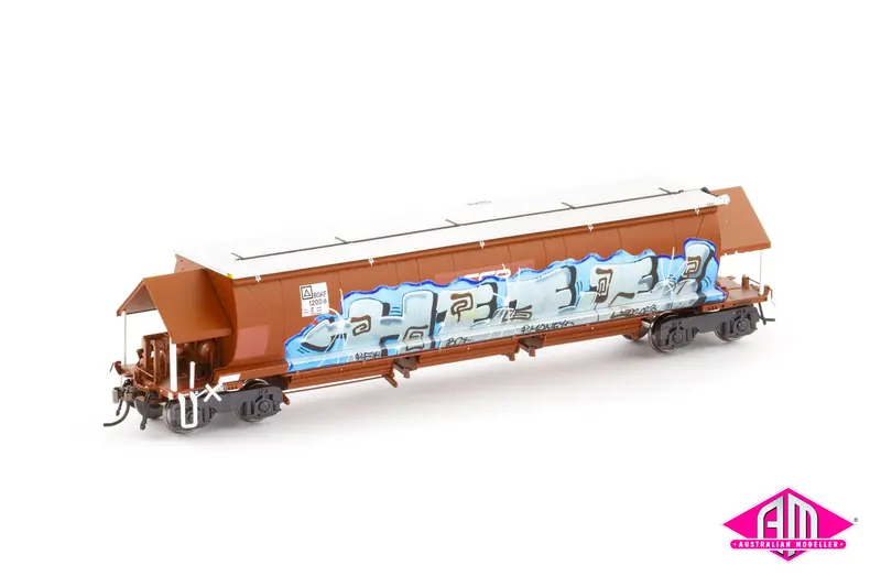 Bgkf Grain Hopper, Ssr Faded Sra Red With Grain Lids & Graffiti, Dca Bogies - Single Car (Ngh-77) Ho Scale 1