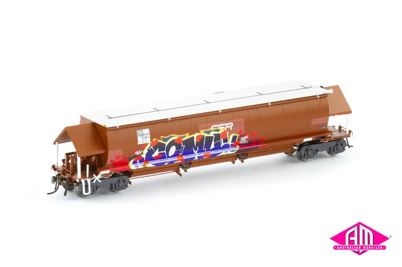 Bgkf Grain Hopper, Ssr Faded Sra Red With Grain Lids & Graffiti, Dca Bogies - Single Car (Ngh-78) Ho Scale 1