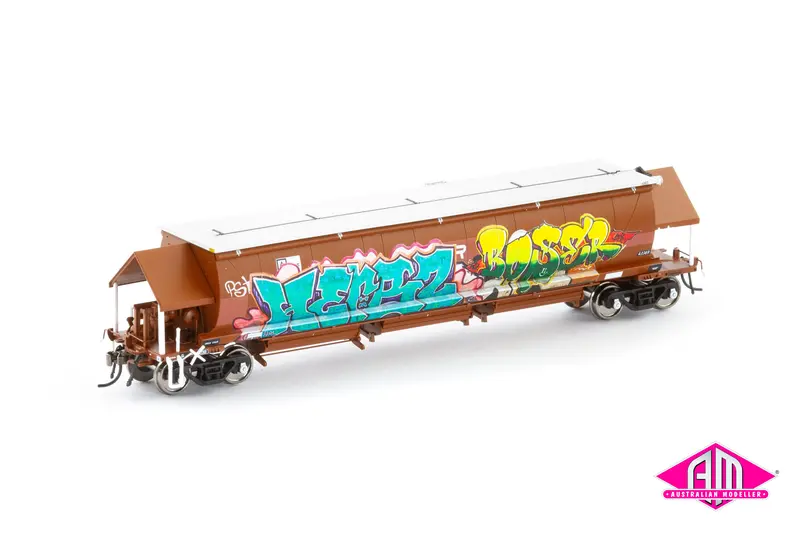 Bgkf Grain Hopper, Ssr Faded Sra Red With Grain Lids & Graffiti, Xcs Bogies - Single Car (Ngh-101) Ho Scale 1