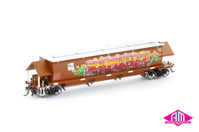 Bgkf Grain Hopper, Ssr Faded Sra Red With Grain Lids & Graffiti, Xcs Bogies - Single Car (Ngh-102) Ho Scale 1