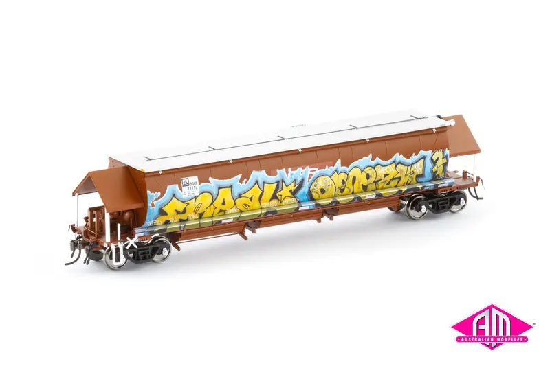 Bgkf Grain Hopper, Ssr Faded Sra Red With Grain Lids & Graffiti, Xcs Bogies - Single Car (Ngh-82) Ho Scale 1