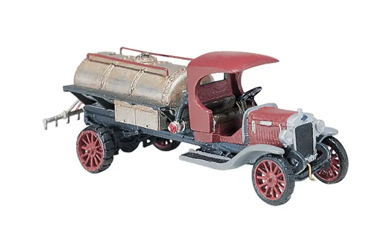 D242 - Tank Truck Diamond T (Ho Scale) 1
