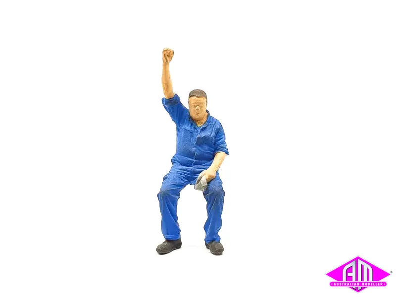 Driver D50 Class Sitting Right Arm Raised (7Mm Scale) 1