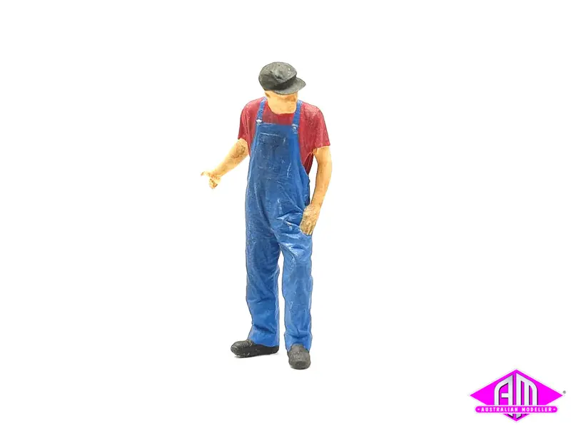 Driver Standing Looking Back Hand On Regulator (7Mm Scale) 1