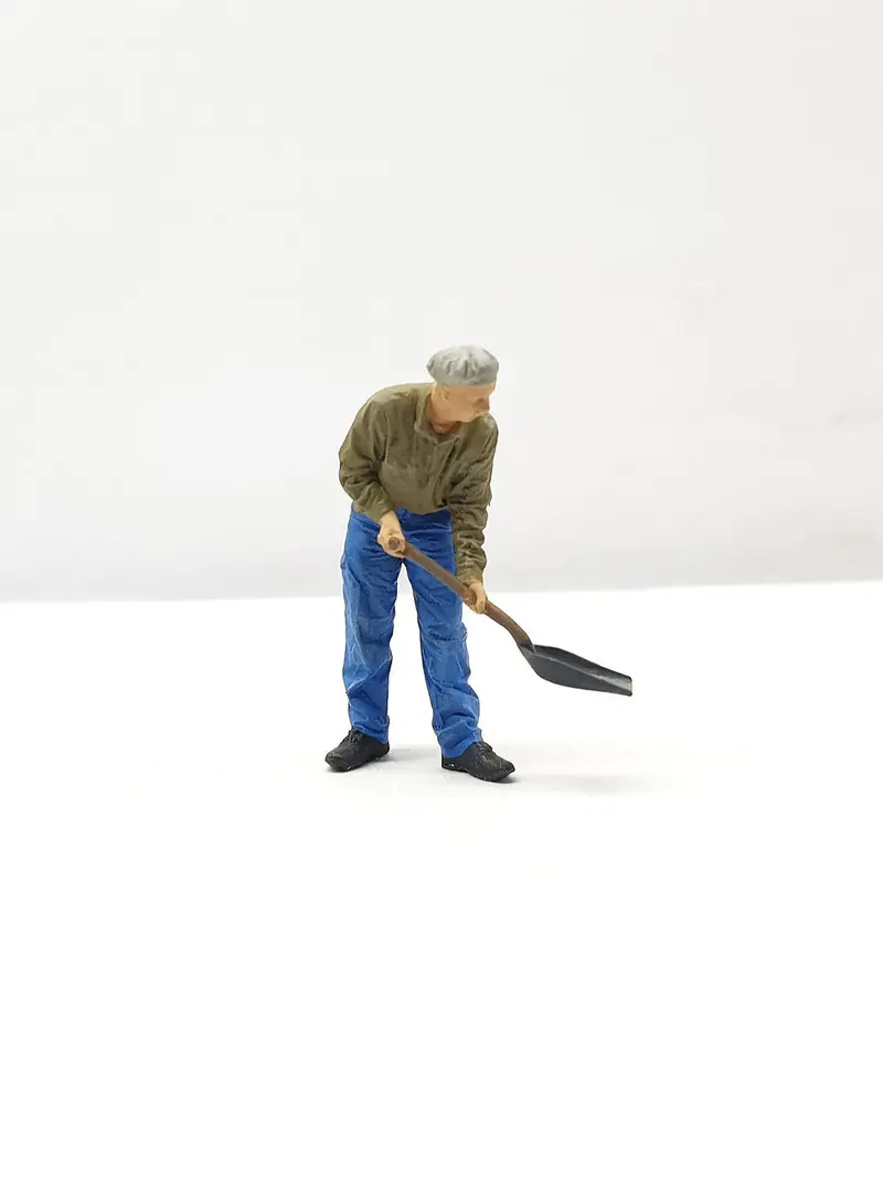 Fireman Shovelling (7Mm Scale) 1