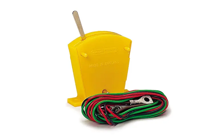 Hornby - R046 - Two Way Lever Switch On/Off - Yellow (Ho Scale) 1