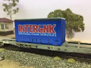 If5772 - Interlink 20Ft Tautliner Container Kit (Ho Scale) 1