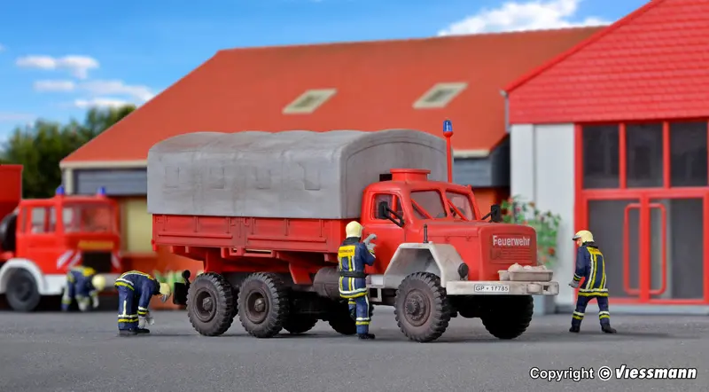 Kibri - 18264 - Fire Brigade Magirus Jupiter With Platform And Tarpaulin Kit (Ho Scale) 1