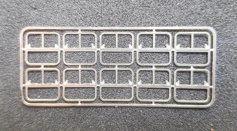 Krm-Ho037 - Beclawat Windows - Wide Base - 8.4 Mm X 8.1Mm - 10Pc (Ho Scale) 1