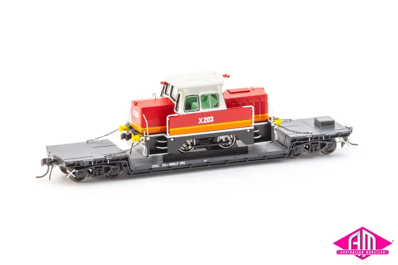 Llw Well Wagon, Nwlf 590 1980S With X203 Rail Tractor Load (Single Car) Ho Scale Llw009 1