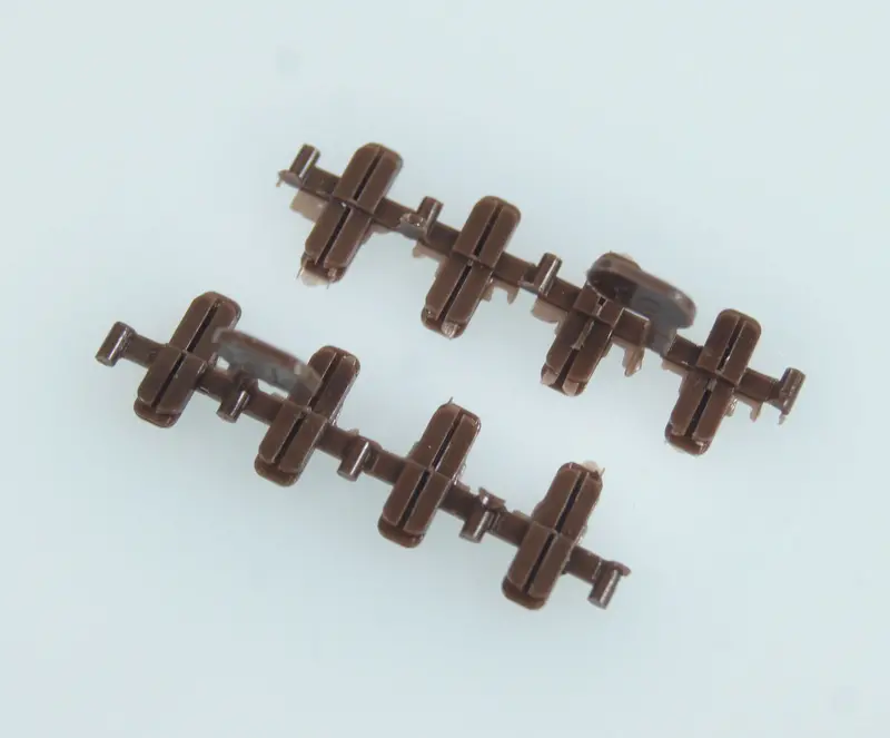Micro Engineering - 26-003 - Transition Rail Joiners - Code 83 To 70 - 4 Pairs 1