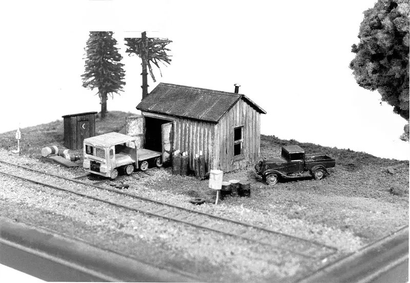 Micro Engineering - 60-149 - Section House (N Scale) 1