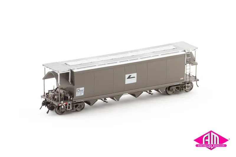 Nghf Grain Hopper With Roof Walks, Freight Rail Wagon Grime With Faded L7 - 4 Car Pack (Ngh-51) Ho Scale 1