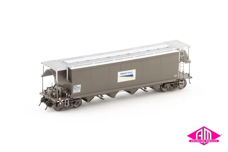 Nghf Grain Hopper With Roof Walks, Freight Rail Wagon Grime With White Freight Rail Logos - 4 Car Pack (Ngh-54) Ho Scale 1
